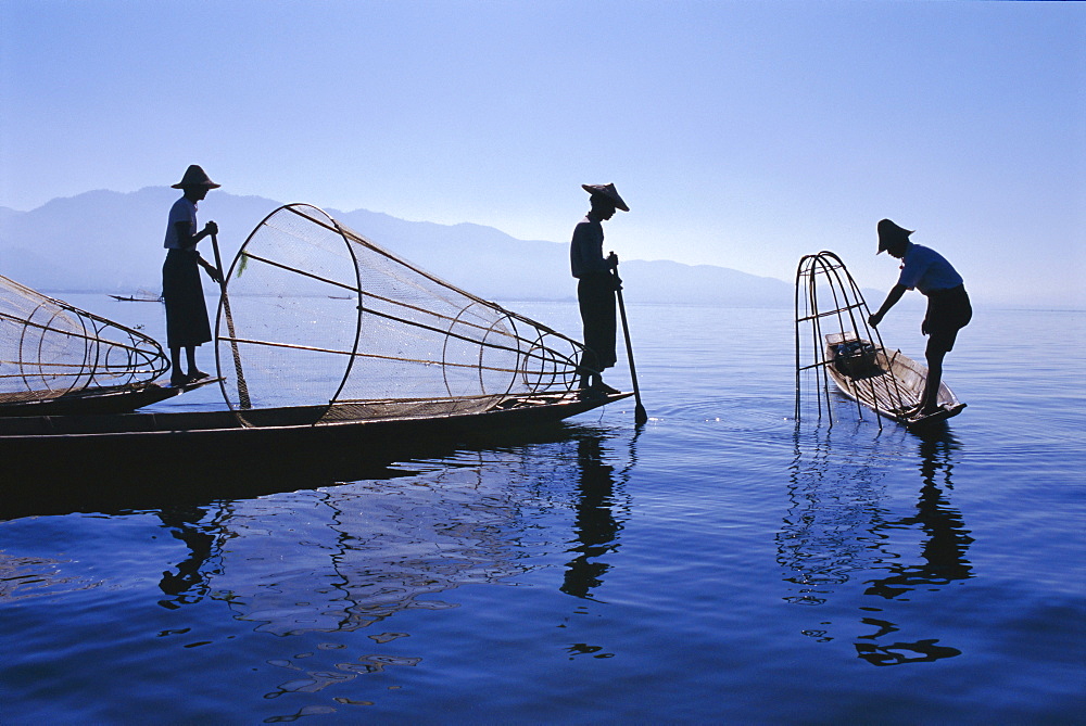 Intha Fishermen, Inle Lake, Shan State, Myanmar (Burma)