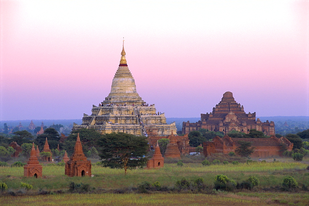 Shwesandaw Paya (Shwe Sandaw Pagoda) built in the 11th century, Bagan (Pagan), Myanmar (Burma)