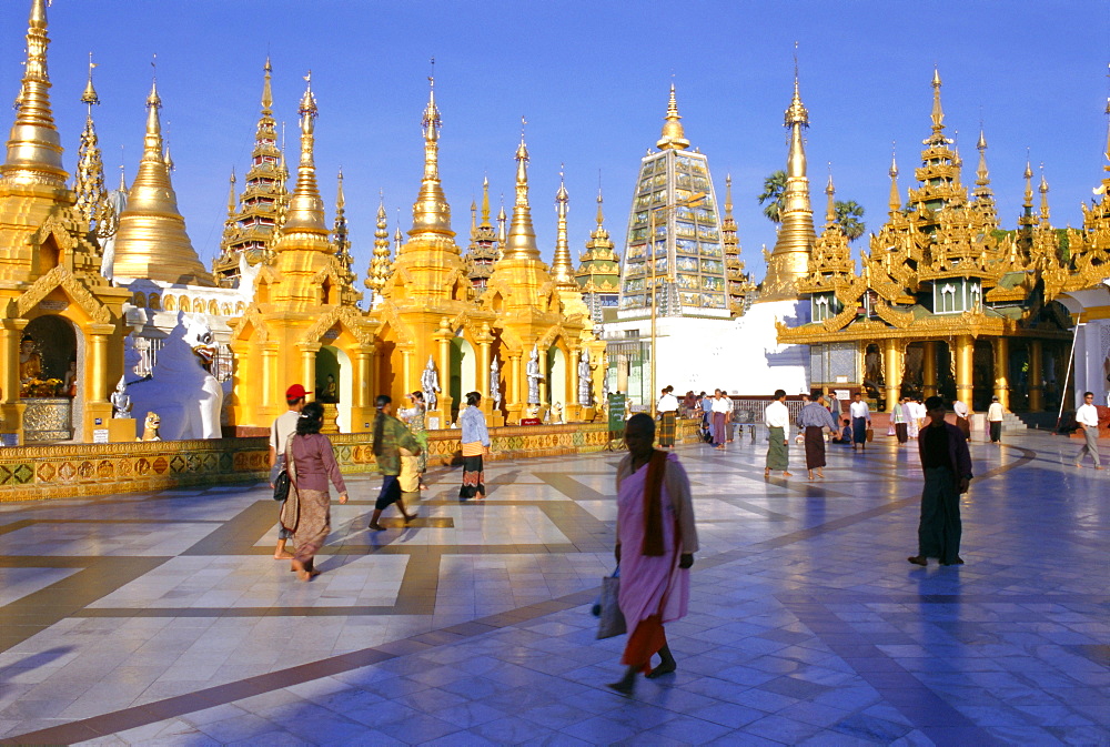 Golden spires, Shwedagon Paya (Shwe Dagon Pagoda), Yangon (Rangoon), Myanmar (Burma)