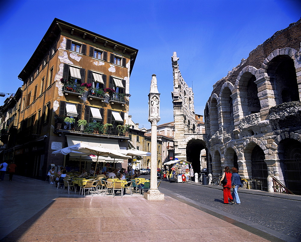 Cafe beside the Roman arena, Verona, Veneto, Italy, Europe