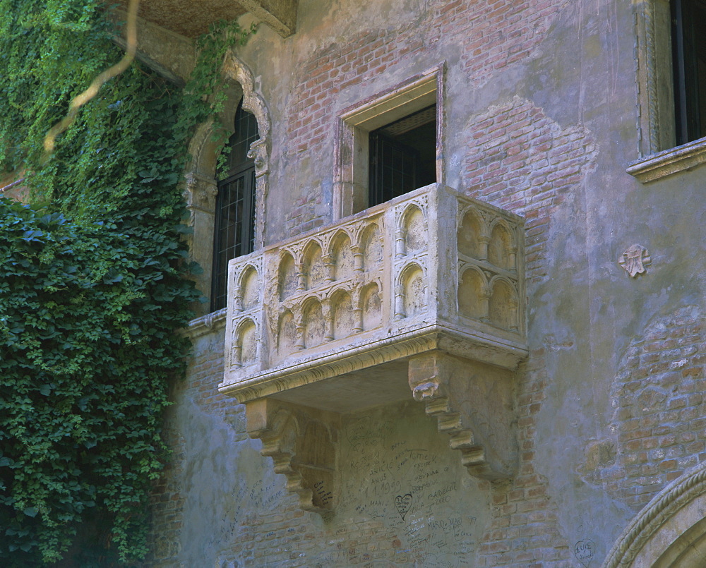 Juliet's balcony, Verona, UNESCO World Heritage Site, Veneto, Italy, Europe