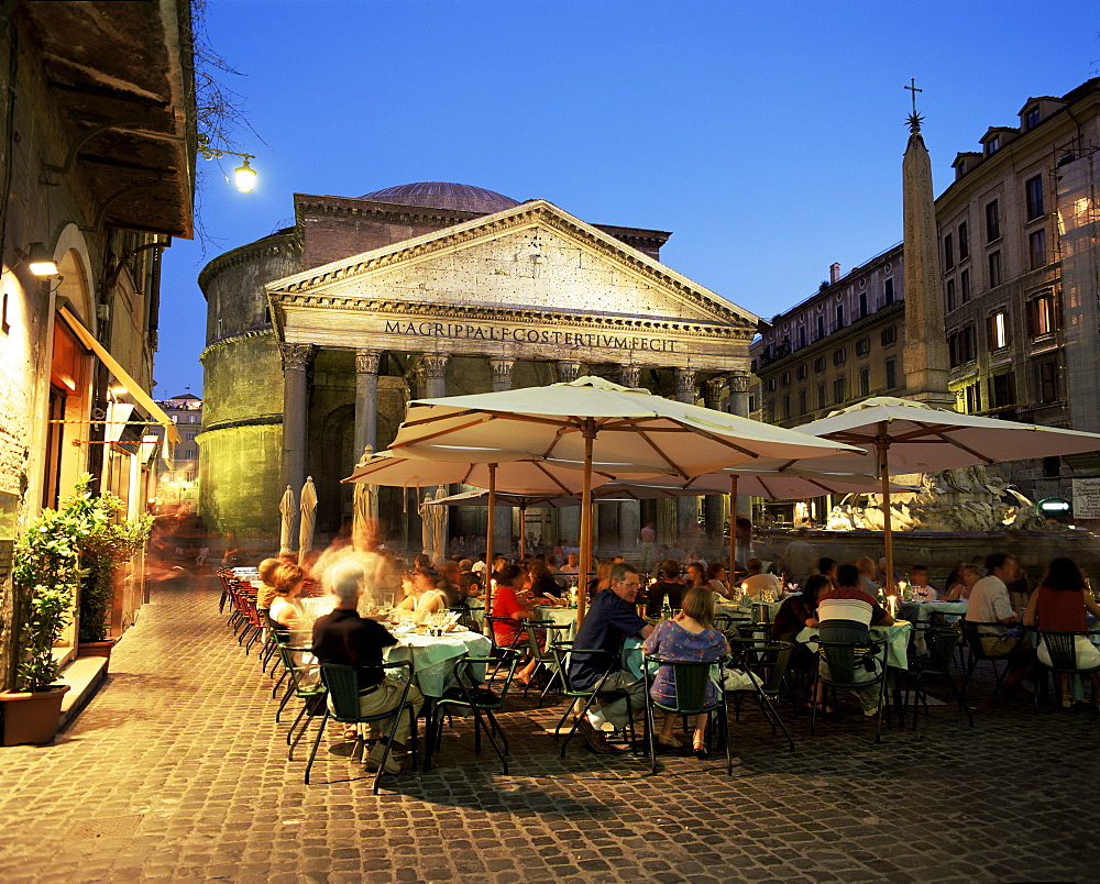 Restaurants near the ancient Pantheon in the evening, Rome, Lazio, Italy, Europe