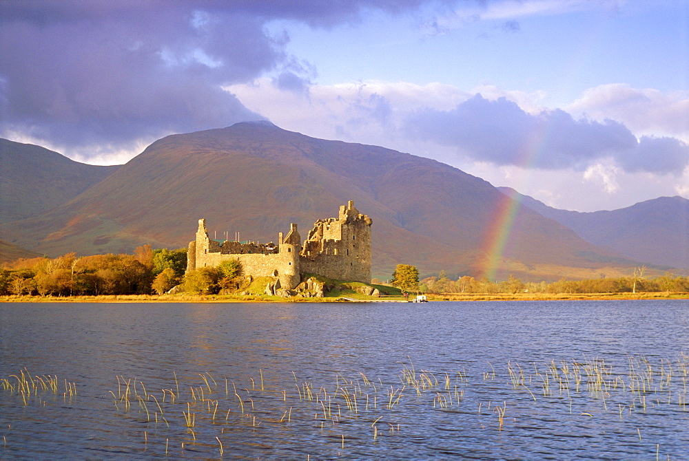 Kilchurn Castle and Loch Awe, Highlands Region, Scotland, UK, Europe