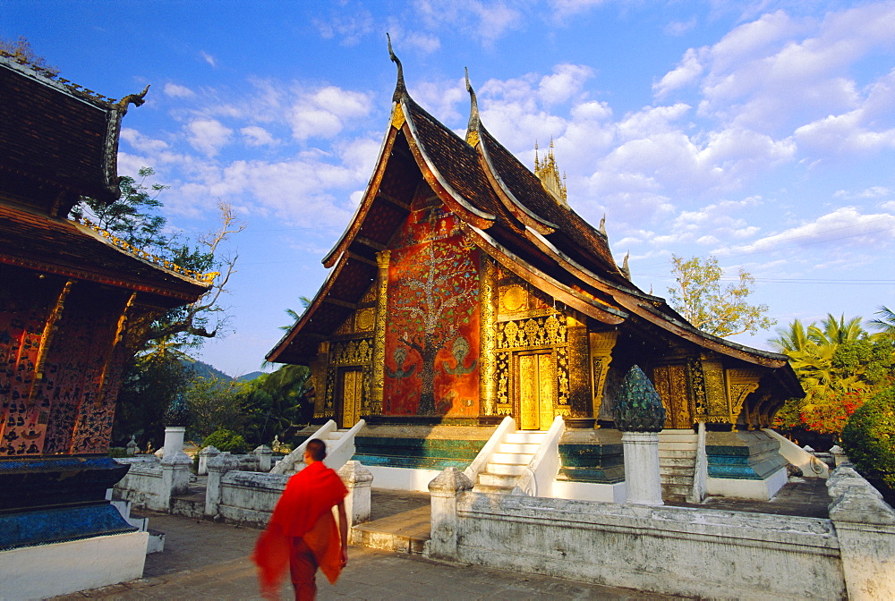 Classic Lao Temple architecture, Wat Xieng Thong, Luang Prabang, Laos