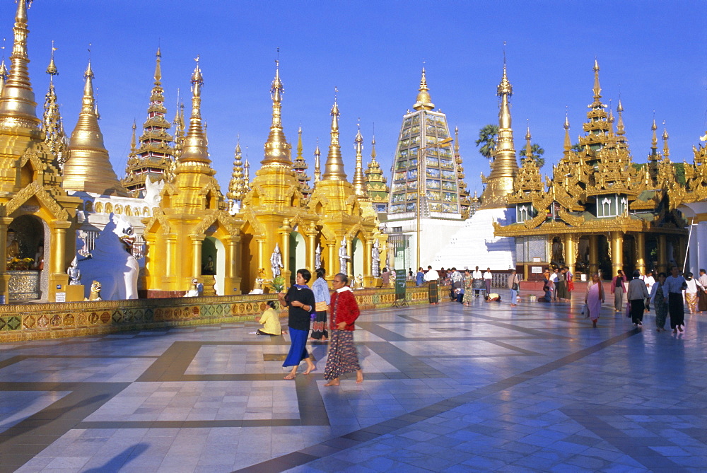 Golden spires at the Shwedagon Paya (Shwe Dagon pagoda), Yangon (Rangoon), Myanmar (Burma), Asia