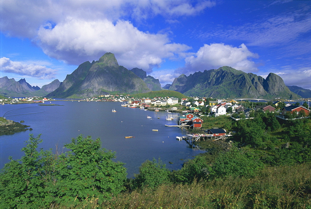 Village of Reine on Moskenesoya, Lofoten Islands, Nordland, Norway, Scandinavia, Europe