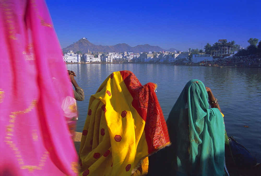 Women at the Hindu pilgrimage to holy Pushkar Lake, Pushkar, Rajasthan State, India, Asia