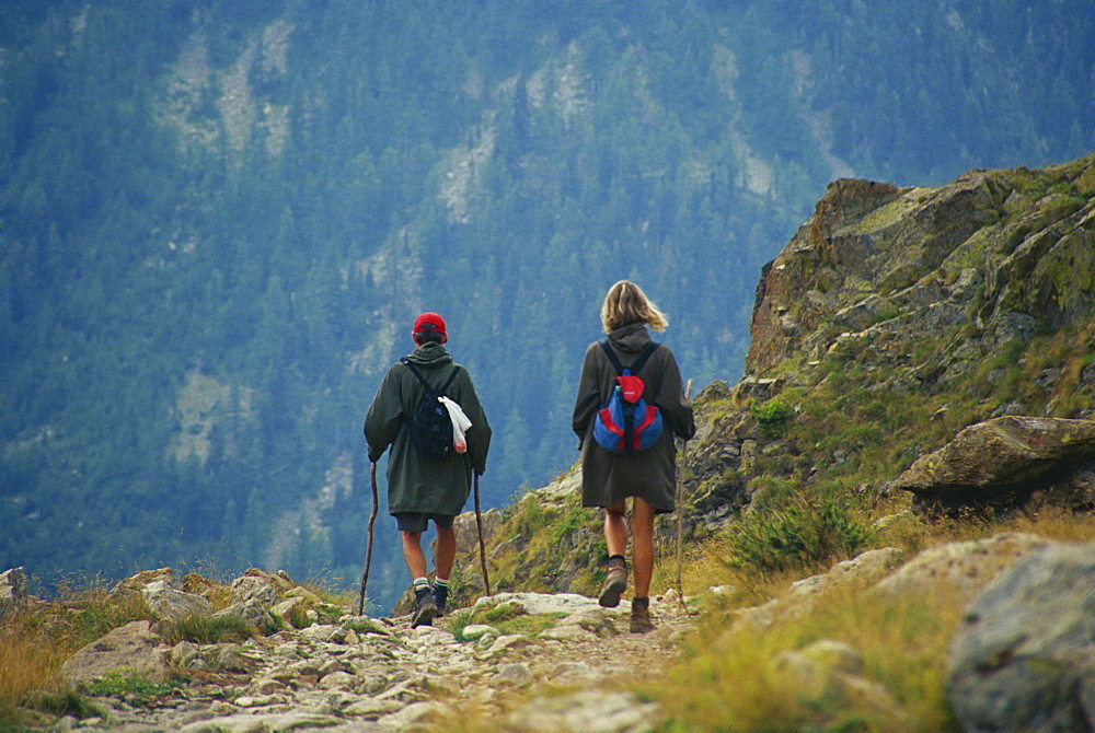 Walkers on path to Lac de Fenestre, Mercantour National Park, Provence, France, Europe