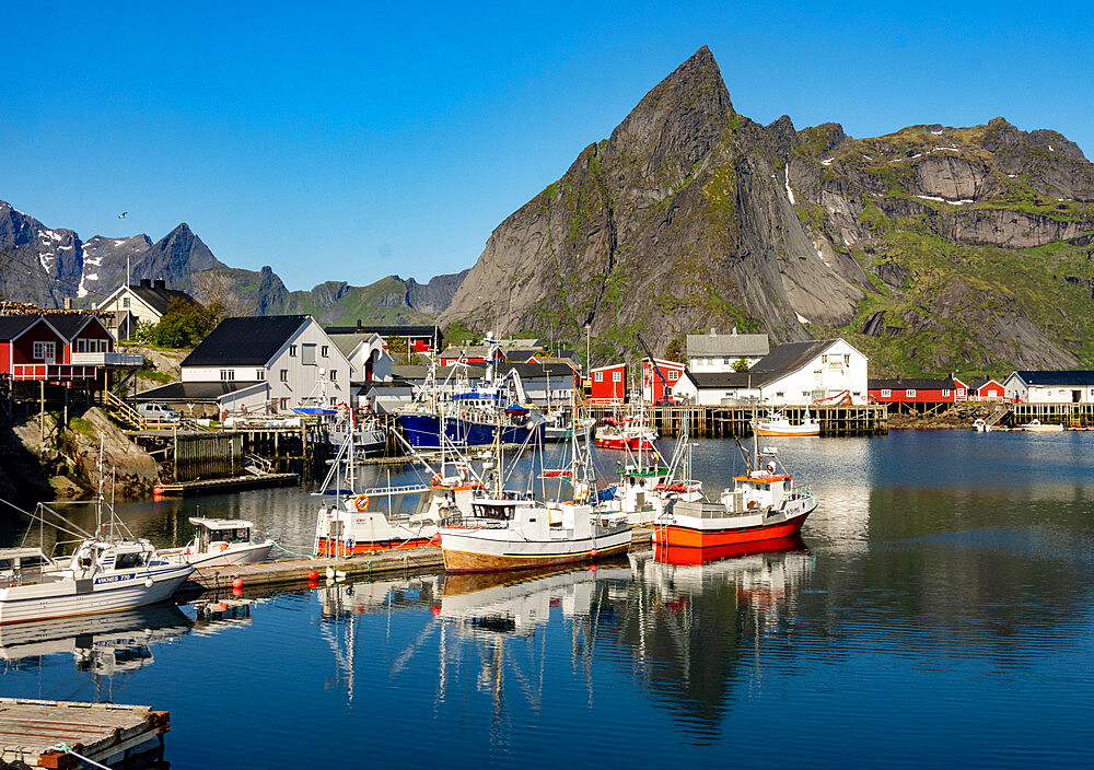 Fishing village on strandflat of Hamnoy, Reinefjorden Islands, Lofoten, Norway, Scandinavia, Europe