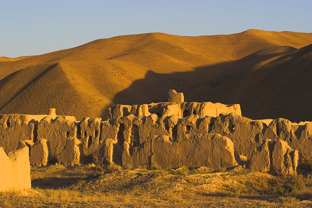 Caravanserai, Daulitiar, between Yakawlang and Chakhcharan, Afghanistan, Asia