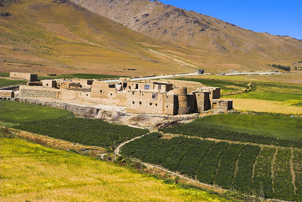 Farmhouse on the southern route between Kabul and Bamiyan, Afghanistan, Asia