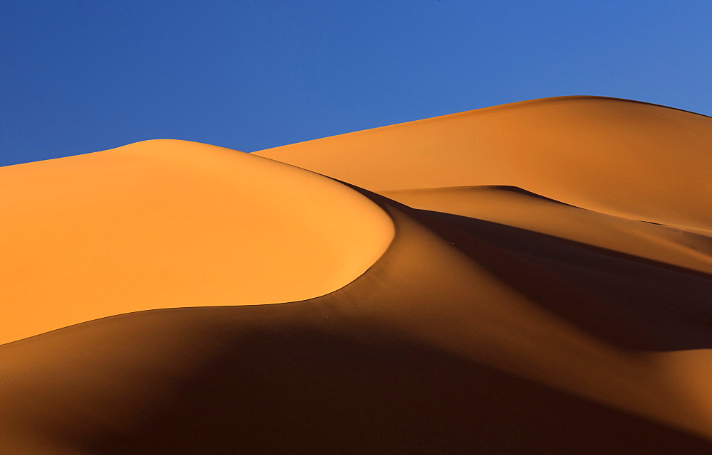 Orange sand dunes and sand ripples, Erg Chebbi sand sea, Sahara Desert near Merzouga, Morocco, North Africa, Africa