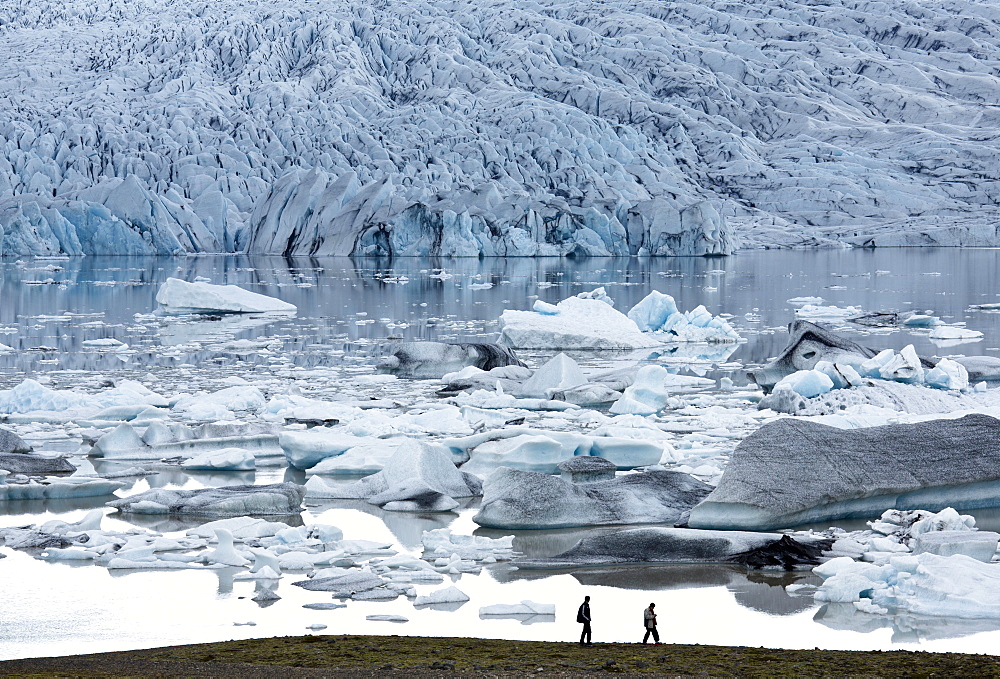 Looking towards Fjallsarlon, a glacial lake fed by Fjallsjokull at the south end of the Vatnajokull icecap, near Jokulsarlon, South Iceland, Iceland, Polar Regions