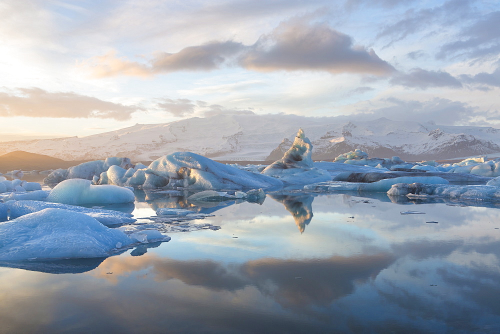 Winter sunset over Jokulsarlon, a glacial lagoon at the head of the Breidamerkurjokull Glacier on the edge of the Vatnajokull National Park, South Iceland, Iceland, Polar Regions