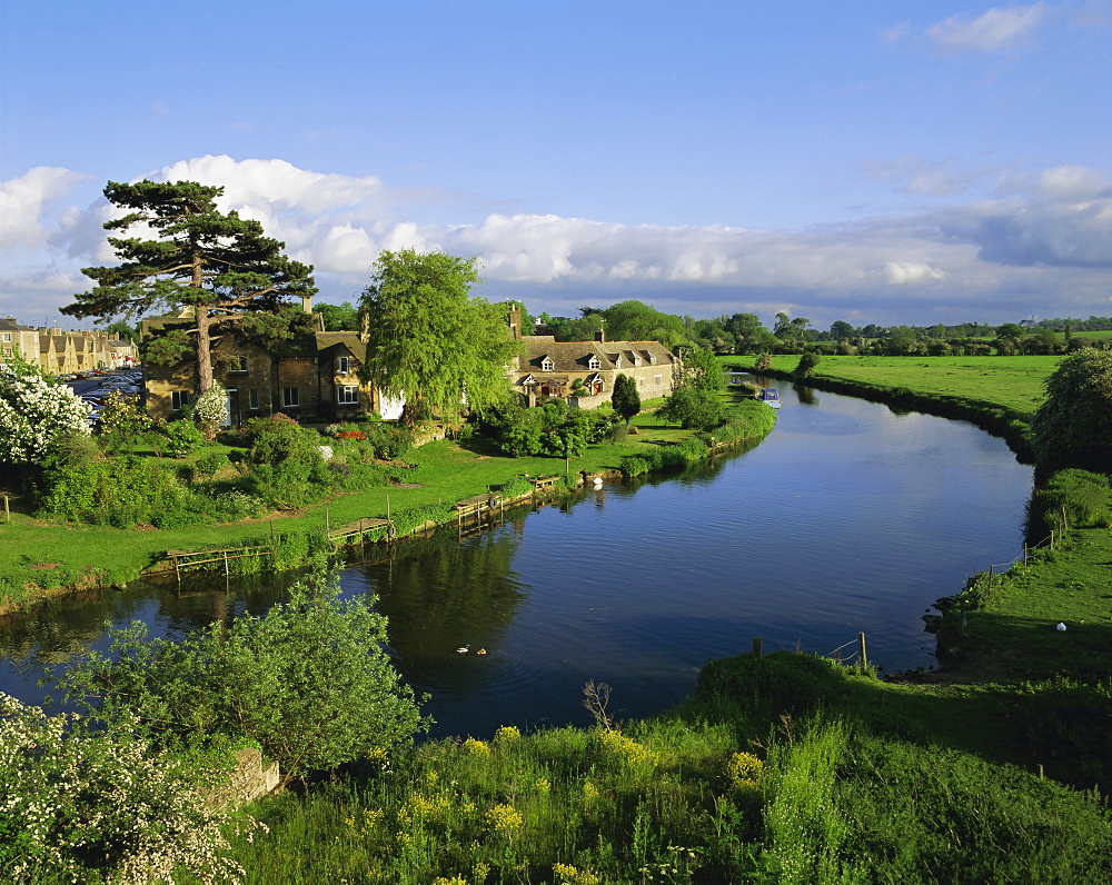 Wansford-in-England, River Nene, near Peterborough, Cambridgeshire, England, UK, Europe