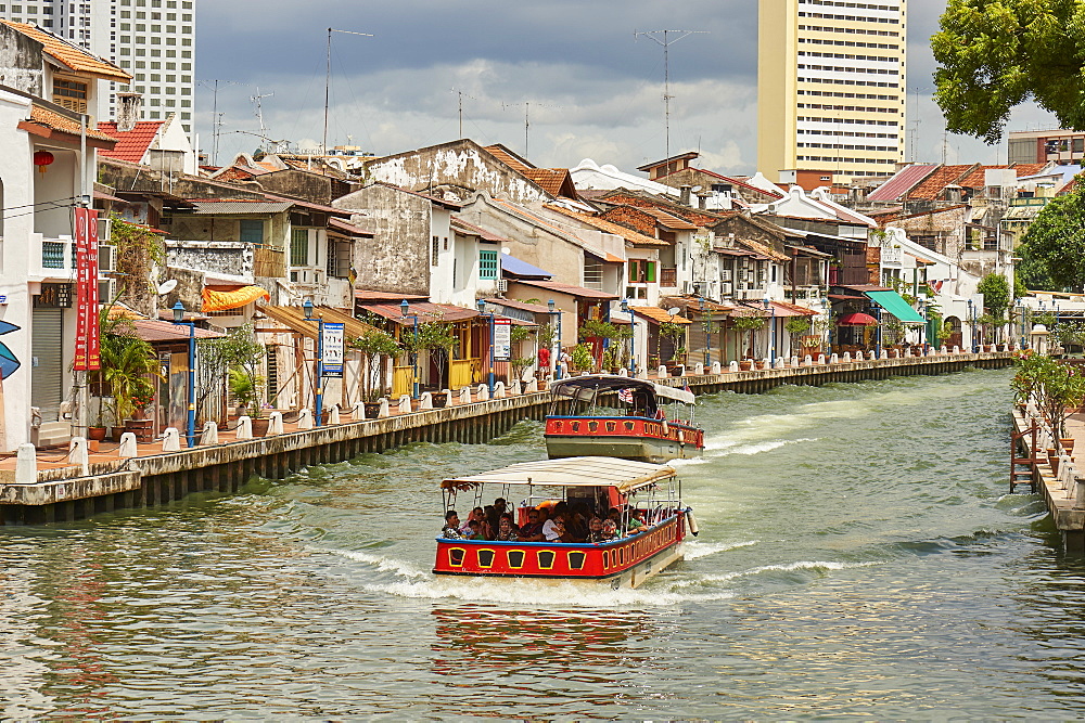 Pleasure boats pass by Chinatown on the Malacca River, Malacca, Malaysia, Southeast Asia, Asia