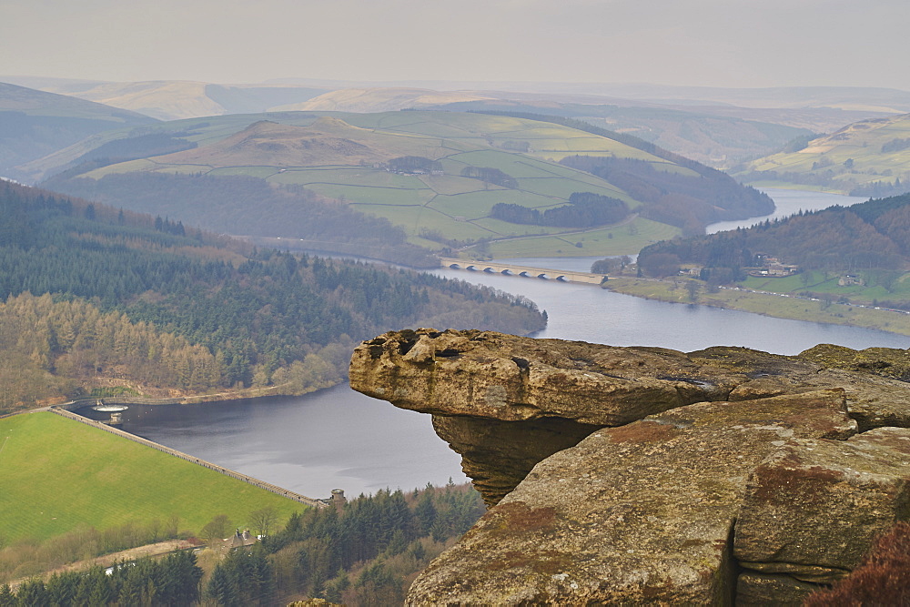 View from Hathersage Edge to Ladybower Reservoir and Derwent Valley, Peak District National Park, Derbyshire, England, United Kingdom, Europe