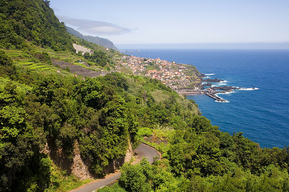 Old coast road and Seixal seen from Veu da Noiva viewing area on the North coast of Madeira, Madeira, Portugal, Atlantic, Europe