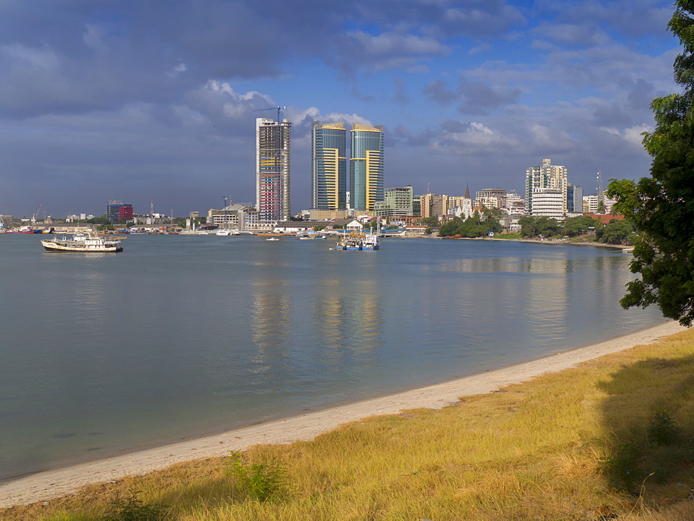 Harbour with city skyline, Dar es Salaam, Tanzania, East Africa, Africa