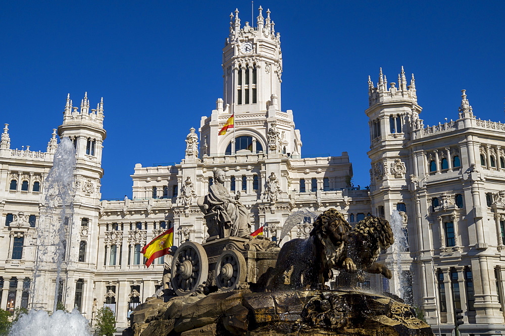 Plaza de Cibeles Palace (Palacio de Comunicaciones) and fountain, Plaza de Cibeles, Madrid, Spain, Europe