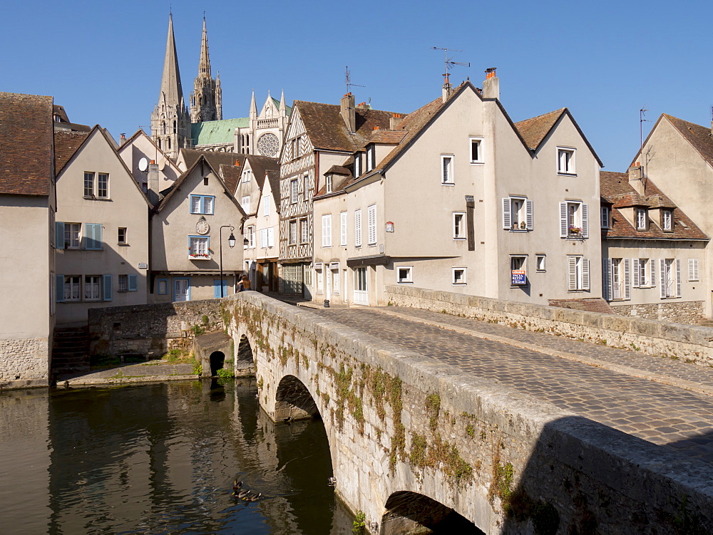 Chartres Cathedral across the River Eure, Chartres, Eure-et-Loir, France, Europe