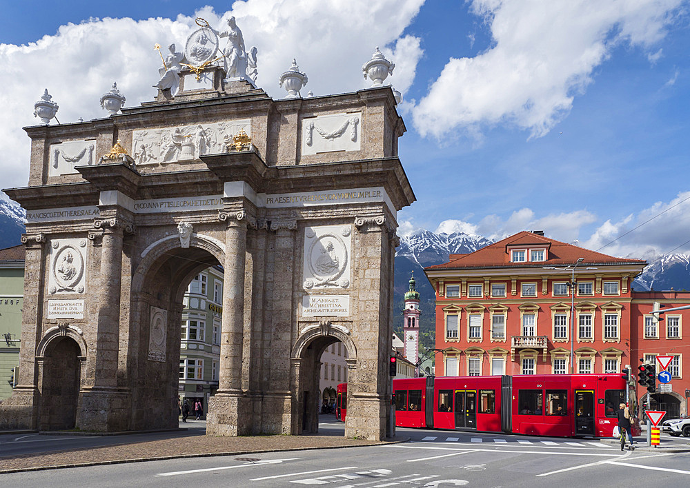 Triumphpforte (Triumphal Arch), Old city center, Innsbruck, Tyrol, Austria, Europe