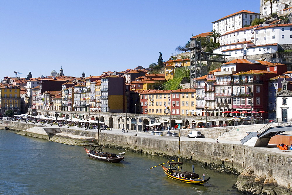 Cais de Ribeira waterfront near the Ponte de Dom Luis I Bridge, Ribeira, Oporto, Portugal, Europe