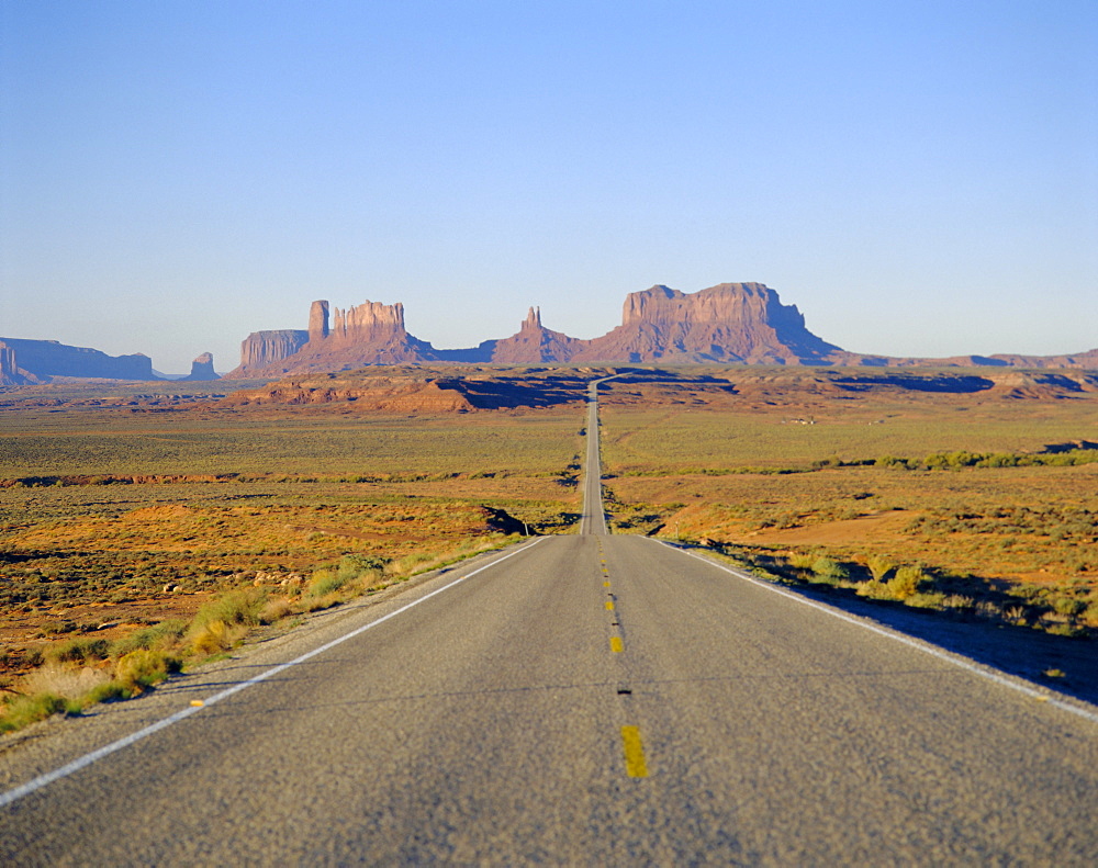 Road to Monument Valley, Navajo Reserve, Utah, USA