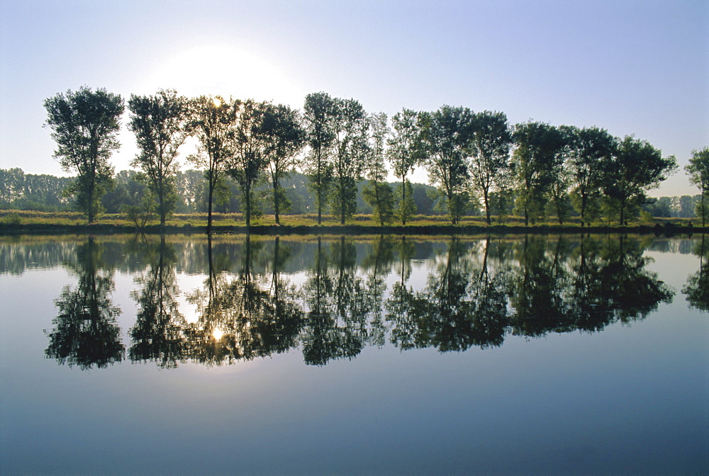 River Rhine near Xanten, North Rhine-Westphalia (Nordrhein-Westfalen), Germany, Europe