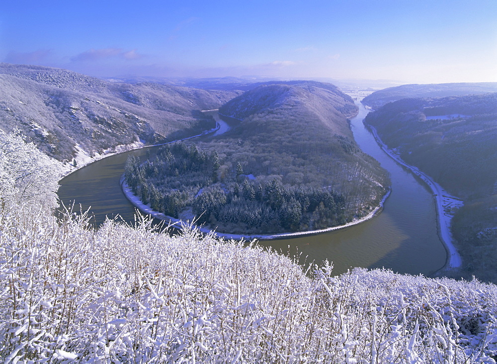 The Saar Valley near Mettlach, in winter, Saarland, Germany, Europe