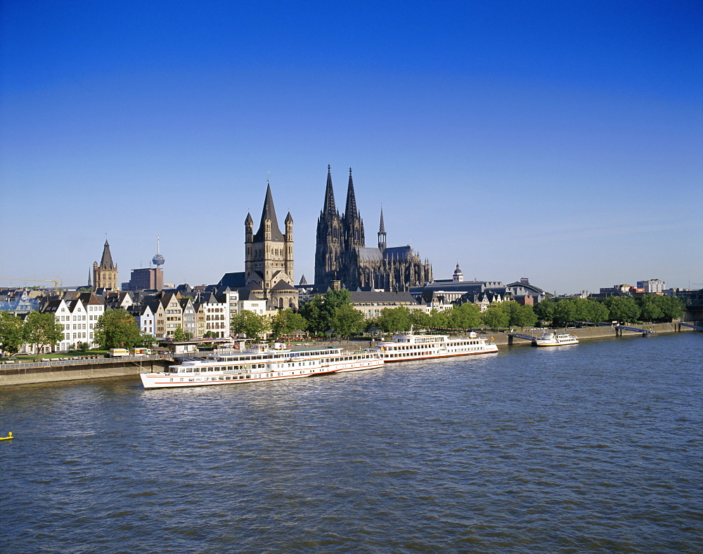 The Cathedral (Dom) and River Rhine, Cologne (Koln), North Rhine Westphalia (Nordrhein-Westfalen), Germany, Europe