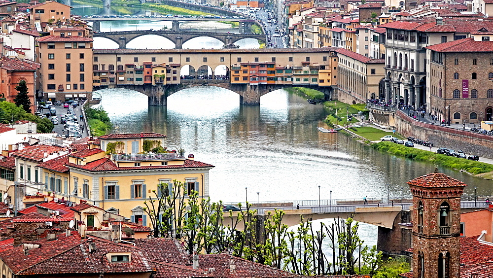 Ponte Vecchio Bridge across Arno River, Florence, UNESCO World Heritage Site, Tuscany, Italy, Europe