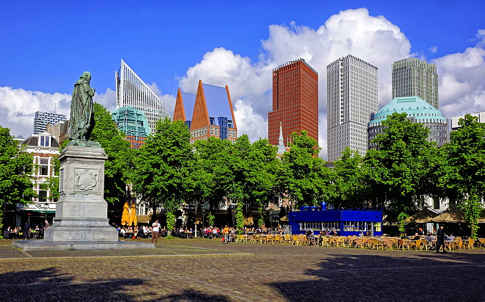 Statue of William of Orange on Plein Square in The Hague, South Holland, Netherlands, Europe