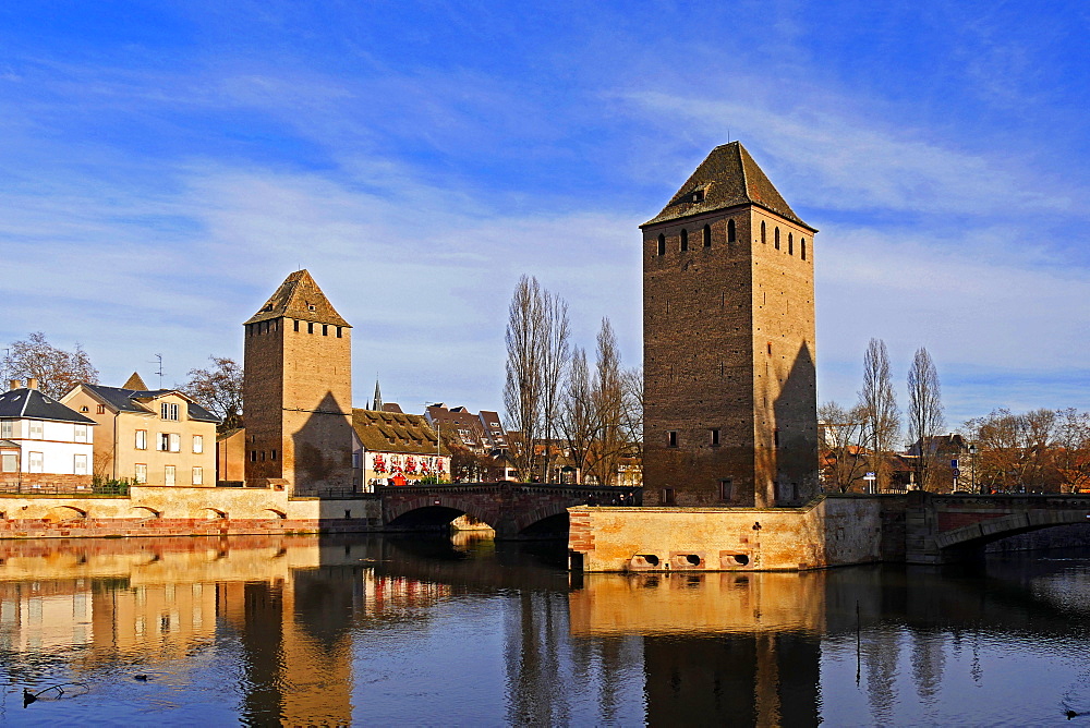 River Ill with Ponts Couverts and Strasbourg Cathedral, UNESCO World Heritage Site, Strasbourg, Alsace, France, Europe