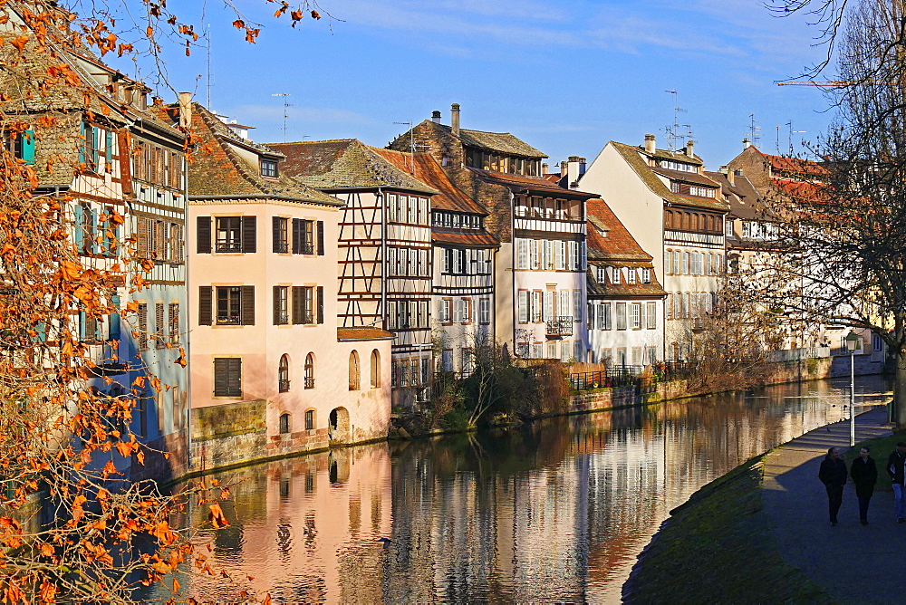 Ill River and Quai de la Bruche, old town Petite France, UNESCO World Heritage Site, Strasbourg, Alsace, France, Europe