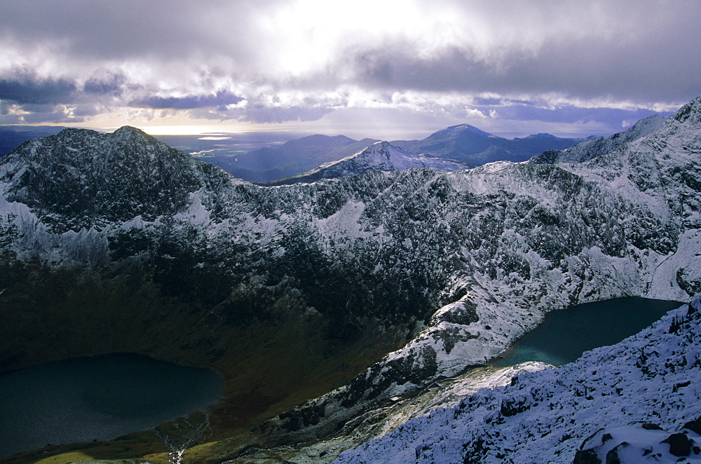 Snowdon mountain and surrounding ridges, Snowdonia National Park, Gwynedd, Wales, UK, Europe