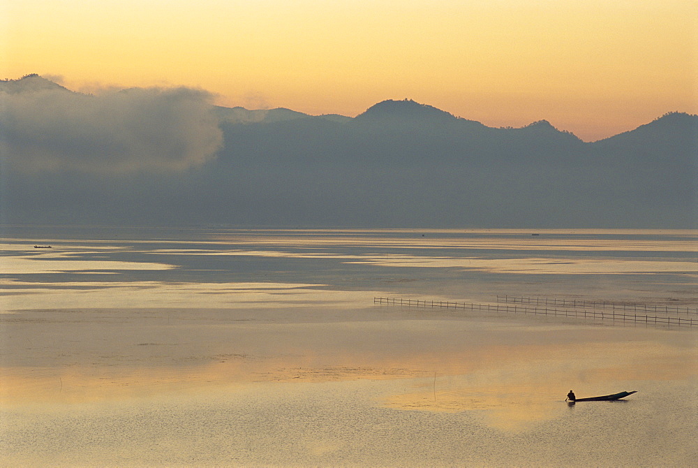 Fishing at dawn, Inle Lake, Shan State, Myanmar (Burma), Asia