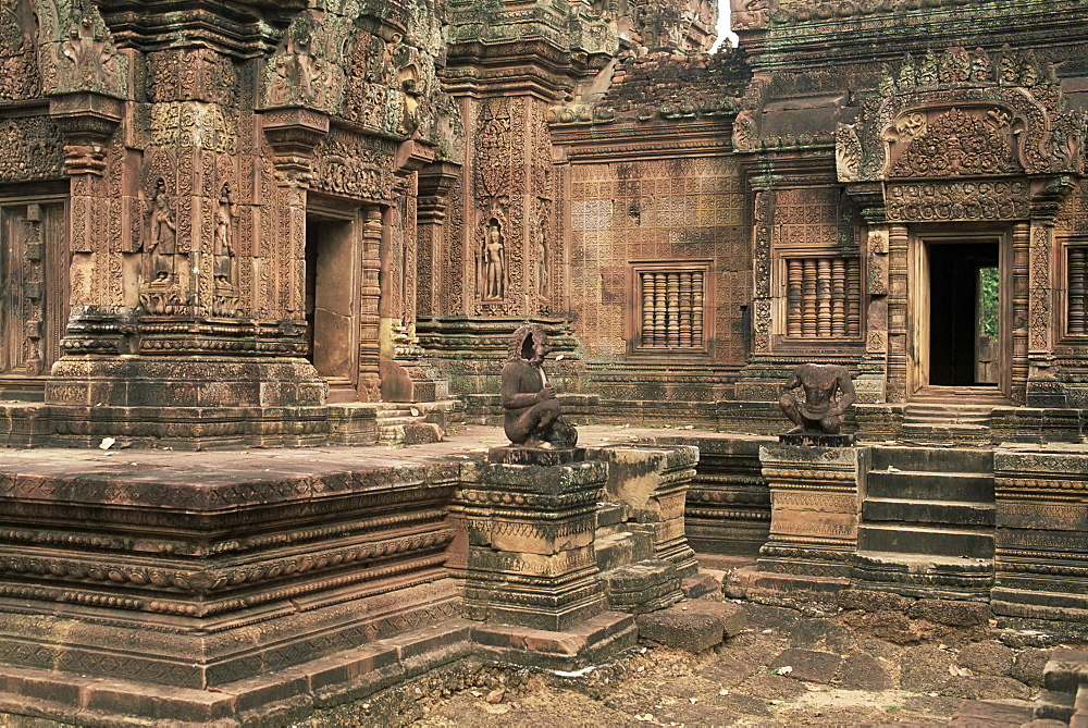 Inner enclosure of Bante Srei (Banteay Srei) Temple, dating from the 10th century, Angkor, UNESCO World Heritage Site, Cambodia, Indochina, Southeast Asia, Asia