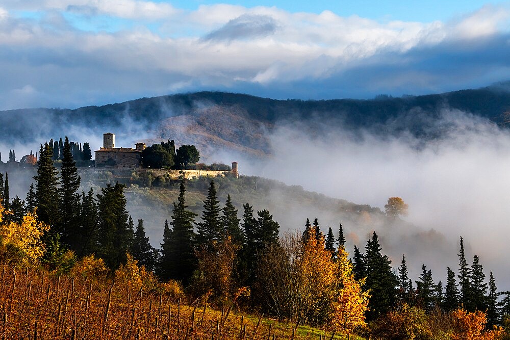 Castello di Colognole as sun breaks through early morning mist, Greve in Chianti, Tuscany, Italy, Europe