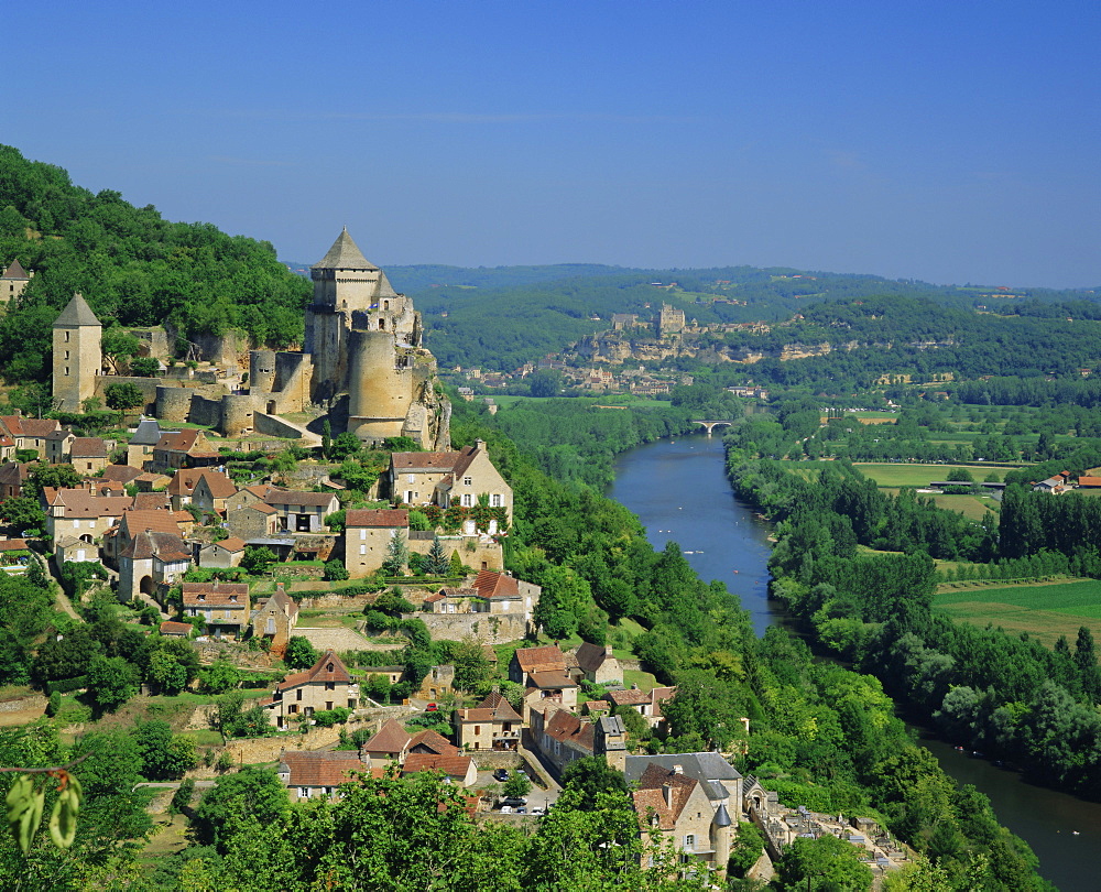 Castelnaud and the River Dordogne, Dordogne, Aquitaine, France, Europe