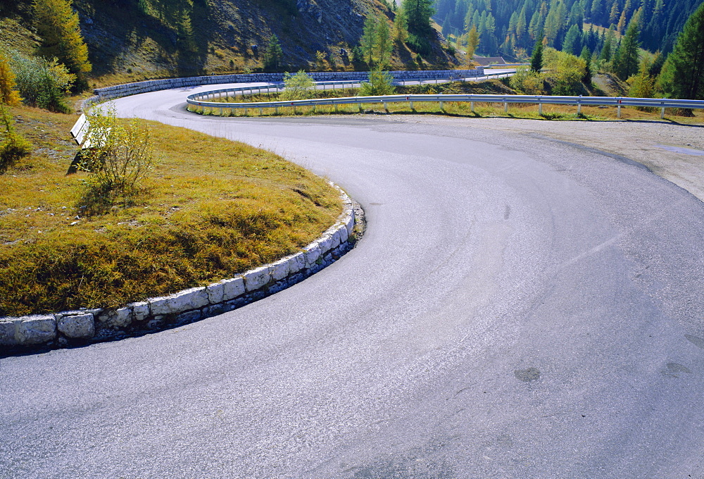 Winding road, Pass Di Gardena, South Tyrol, Dolomites, Trentino Alto-Adige, Italy 