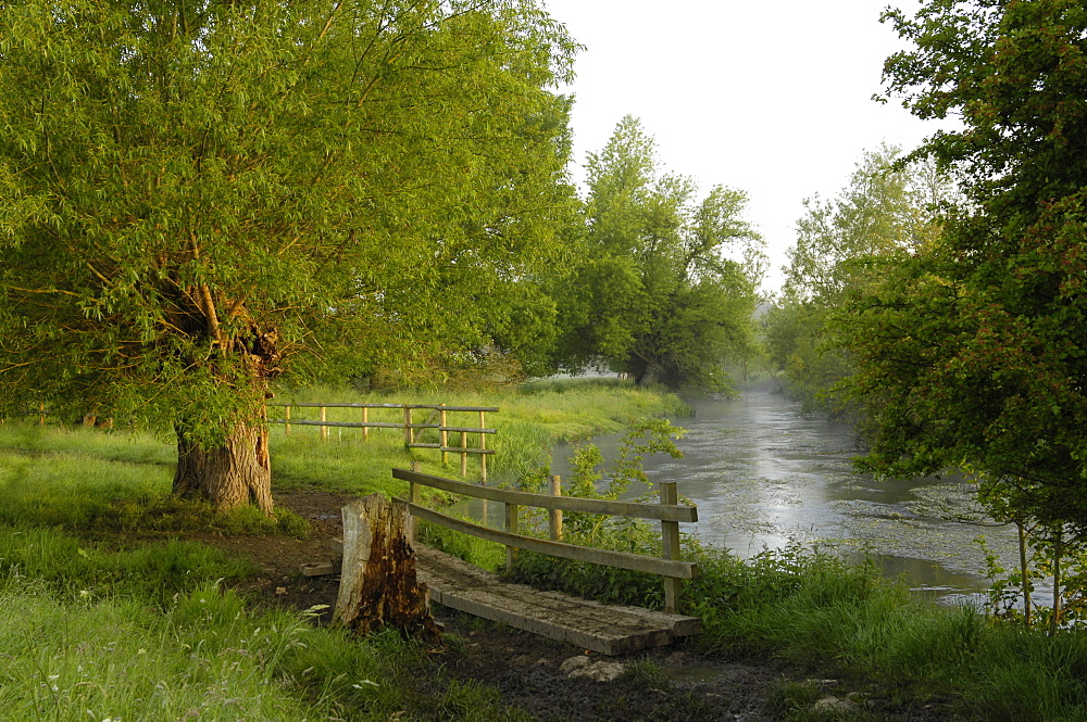 The River Windrush near Burford, Oxfordshire, the Cotswolds, England, United Kingdom, Europe