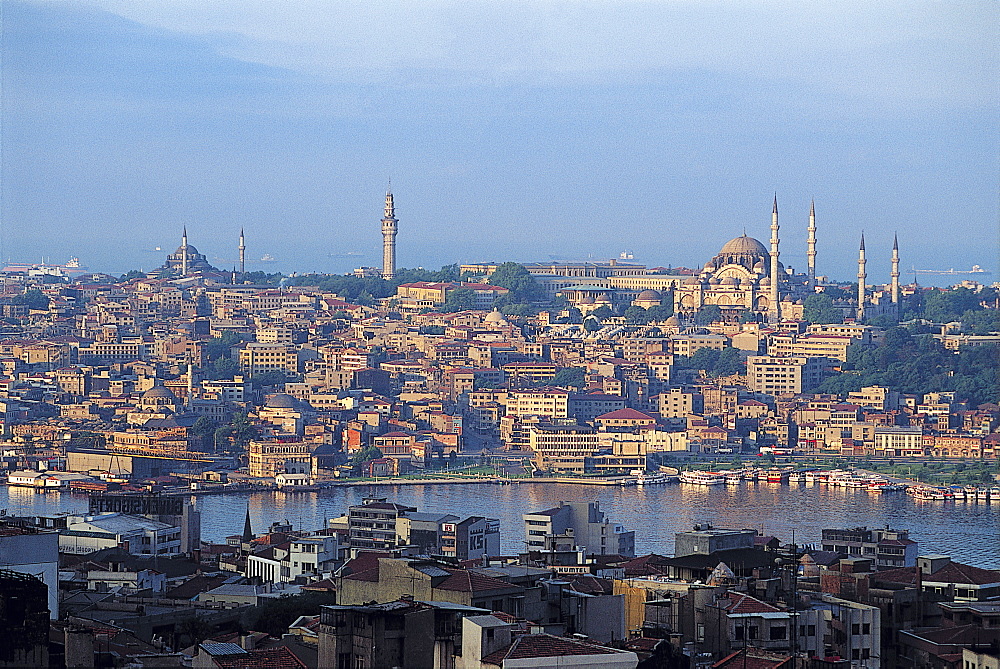 View towards Sulemaniye Mosque, Istanbul, Turkey