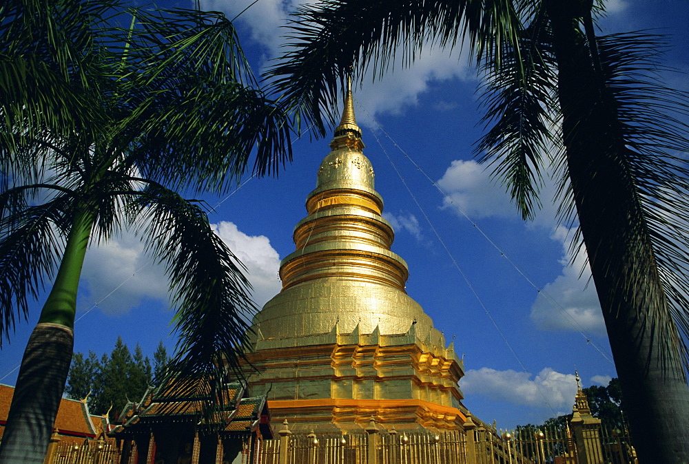 Buddhist temple of Wat Haripoonchai, Lamphun, Thailand, Asia