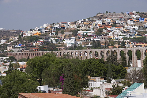 Aqueduct built in the 1720s and 1730s to bring water from nearby springs to Santiago de Queretaro (Queretaro), a UNESCO World Heritage Site, Queretaro, Queretaro State, Mexico, North America