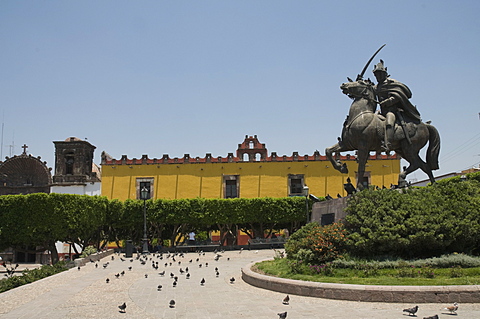 Plaza de Allende, a square near Templo de Nuestra Senora de la Salud church, San Miguel de Allende (San Miguel), Guanajuato State, Mexico, North America