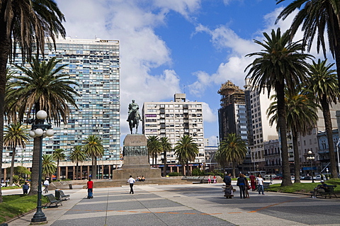 Statue of Artigas, Plaza Independencia (Independence Square), Montevideo, Uruguay, South America