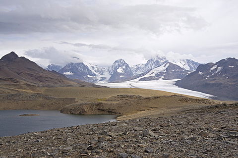 Walk from Fortuna Bay, South Georgia, South Atlantic