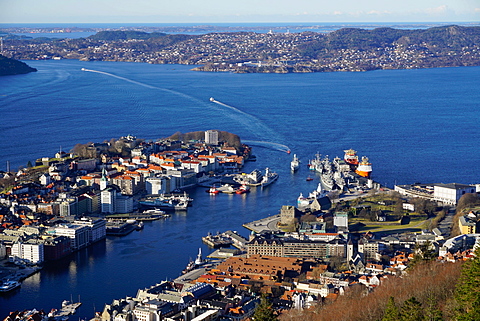 View of Bergen from Mount Floyen, Bergen, Hordaland, Norway, Scandinavia, Europe