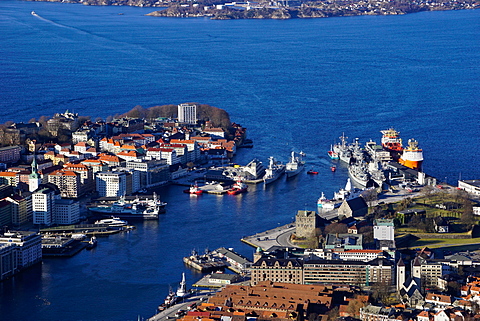 View of Bergen from Mount Floyen, Bergen, Hordaland, Norway, Scandinavia, Europe